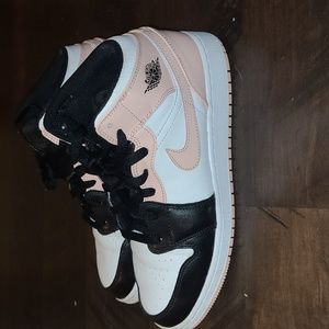 Jordan 1 MidArctic Orange Black Toe (GS)Youth/women's